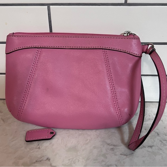 Vintage Coach Leather Wristlet - Picture 2 of 14